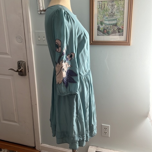 Free People Appliqué Sleeve Dress size Medium - Picture 4 of 10
